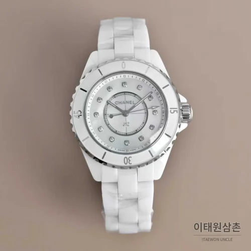 샤넬 J12 세라믹 블랙화이트 다이얼 쿼츠 33mm 블랙 / 화이트 세라믹 브레이슬릿 화이트 베젤 (2)