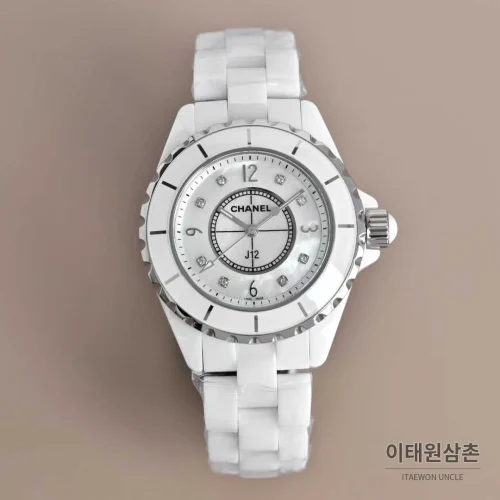 샤넬 J12 세라믹 블랙화이트 다이얼 쿼츠 33mm 블랙 / 화이트 세라믹 브레이슬릿 화이트 베젤 (3)
