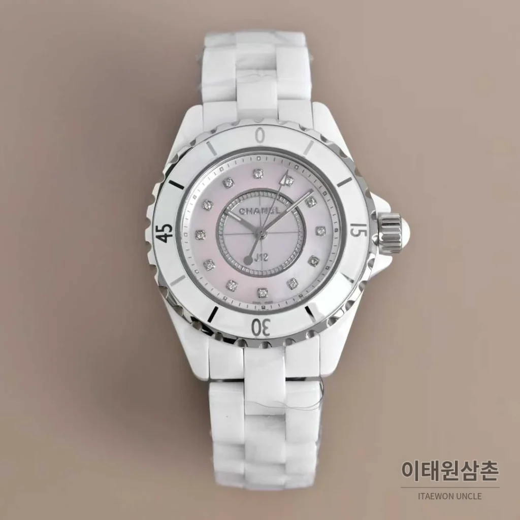 샤넬 J12 세라믹 블랙화이트 다이얼 쿼츠 33mm 블랙 / 화이트 세라믹 브레이슬릿 화이트 베젤 (4)