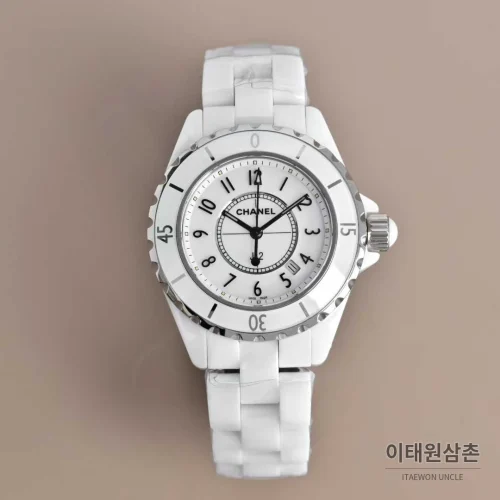 샤넬 J12 세라믹 블랙화이트 다이얼 쿼츠 33mm 블랙 / 화이트 세라믹 브레이슬릿 화이트 베젤 (5)