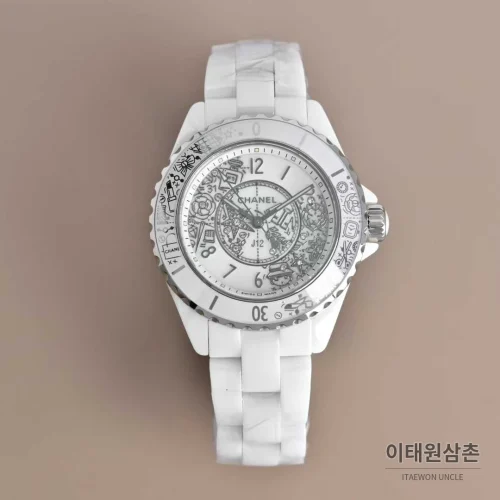 샤넬 J12 세라믹 블랙화이트 다이얼 쿼츠 33mm 블랙 / 화이트 세라믹 브레이슬릿 화이트 베젤 (6)