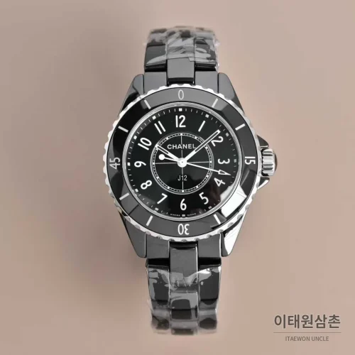 샤넬 J12 세라믹 블랙화이트 다이얼 쿼츠 33mm 블랙 / 화이트 세라믹 브레이슬릿 블랙 베젤