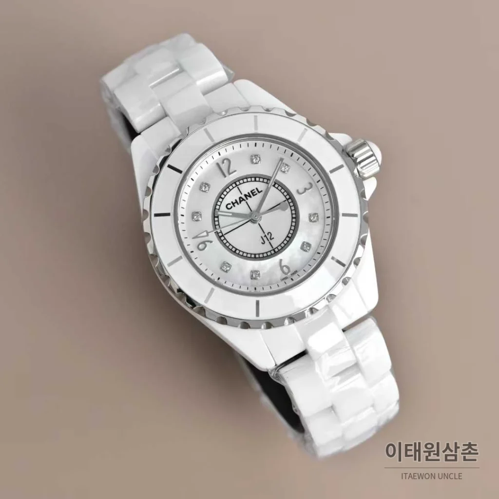 샤넬 J12 세라믹 블랙화이트 다이얼 쿼츠 33mm 블랙 / 화이트 세라믹 브레이슬릿 화이트 베젤 (3)