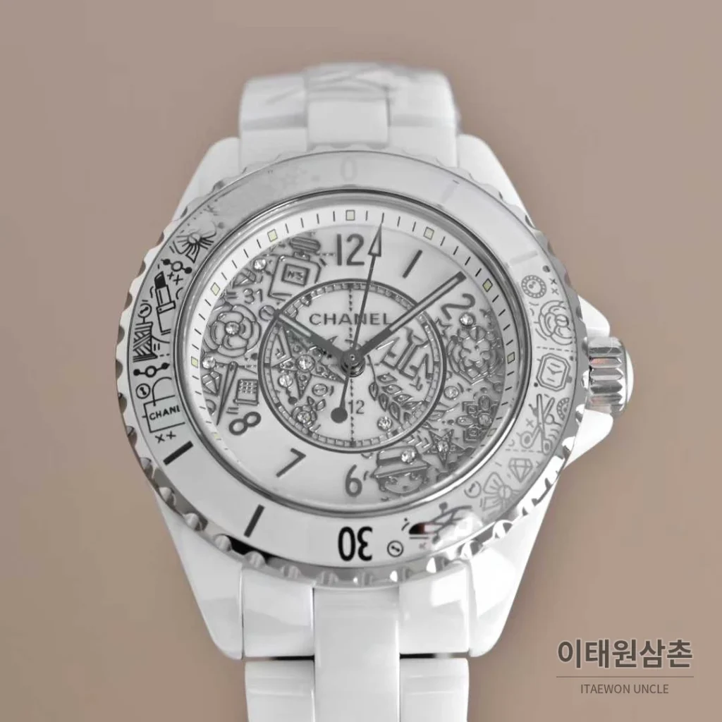샤넬 J12 세라믹 블랙화이트 다이얼 쿼츠 33mm 블랙 / 화이트 세라믹 브레이슬릿 화이트 베젤 (6)