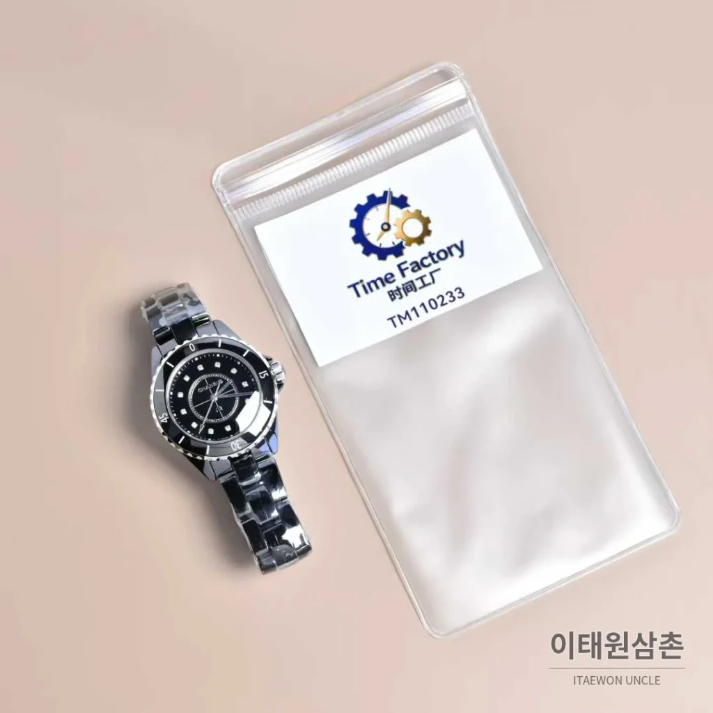 샤넬 J12 세라믹 블랙화이트 다이얼 쿼츠 33mm 블랙 / 화이트 세라믹 브레이슬릿 블랙 베젤