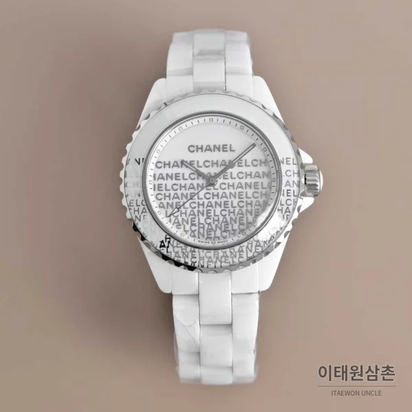 샤넬 J12 세라믹 화이트다이얼 아라비아인덱스 쿼츠 33mm (2) 샤넬 J12 세라믹 화이트다이얼 아라비아인덱스 쿼츠 33mm 세라믹 브레이슬릿 화이트 베젤