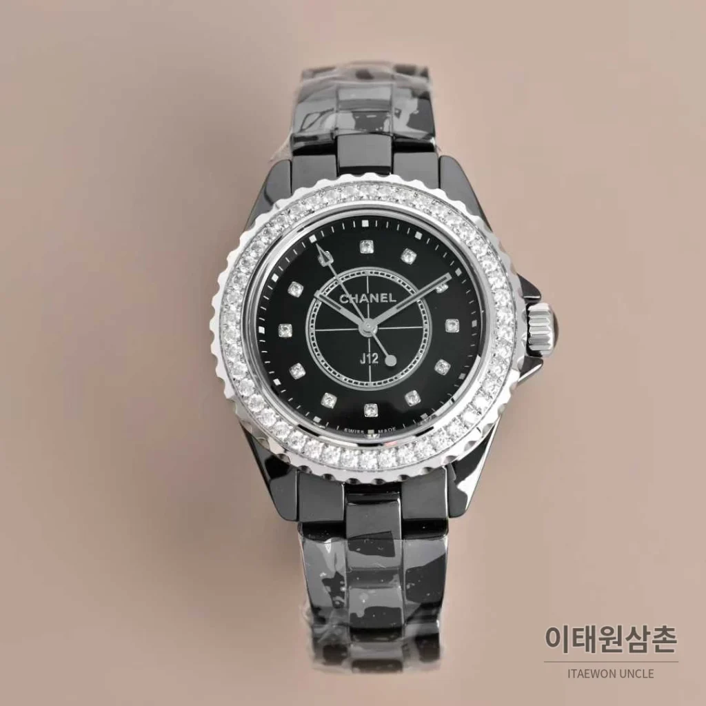 샤넬 J12 세라믹 화이트다이얼 아라비아인덱스 쿼츠 33mm 세라믹 브레이슬릿 실버 베젤 (2)