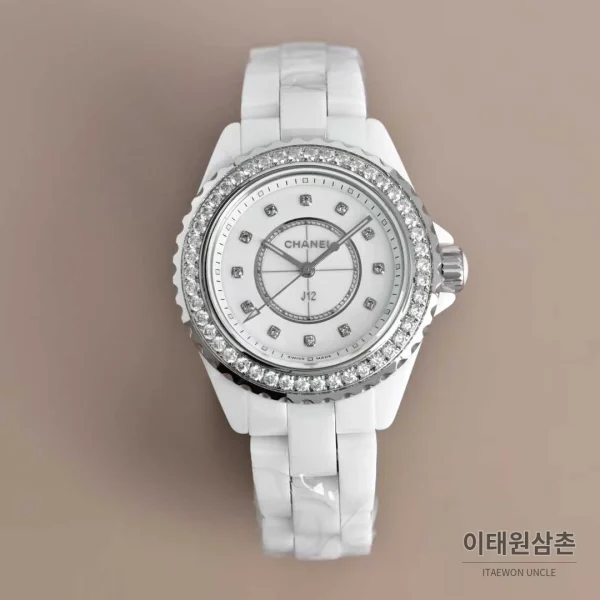 샤넬 J12 세라믹 화이트다이얼 아라비아인덱스 쿼츠 33mm 샤넬 J12 세라믹 화이트다이얼 아라비아인덱스 쿼츠 33mm 세라믹 브레이슬릿 실버 베젤