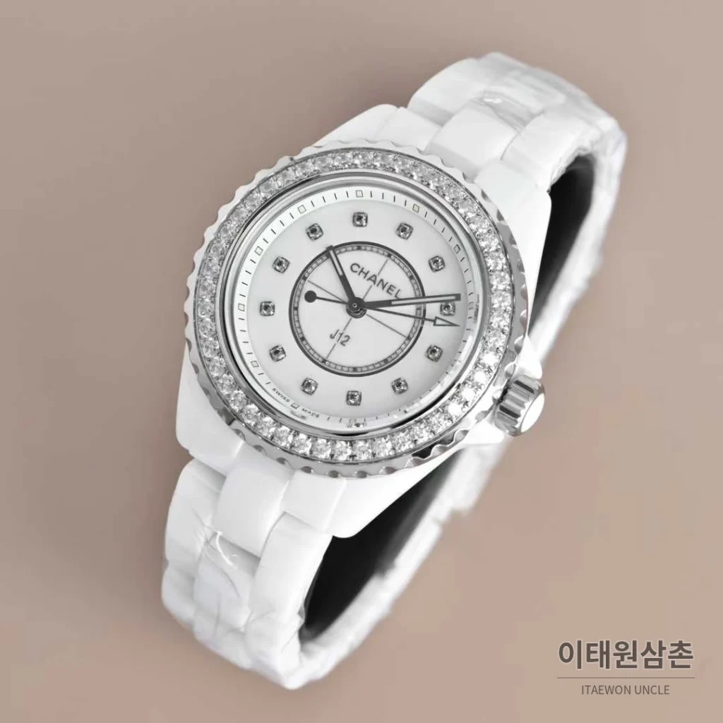 샤넬 J12 세라믹 화이트다이얼 아라비아인덱스 쿼츠 33mm 세라믹 브레이슬릿 실버 베젤