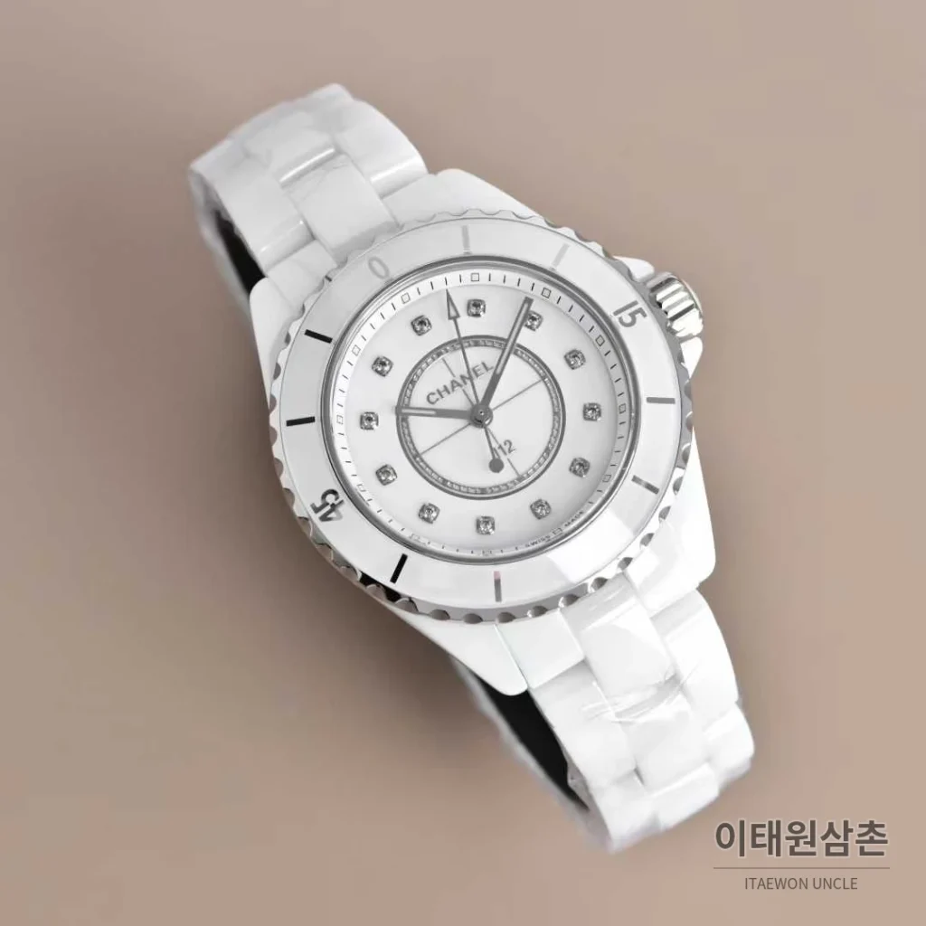 샤넬 J12 세라믹 화이트다이얼 아라비아인덱스 쿼츠 33mm 세라믹 브레이슬릿 화이트 베젤 (2)