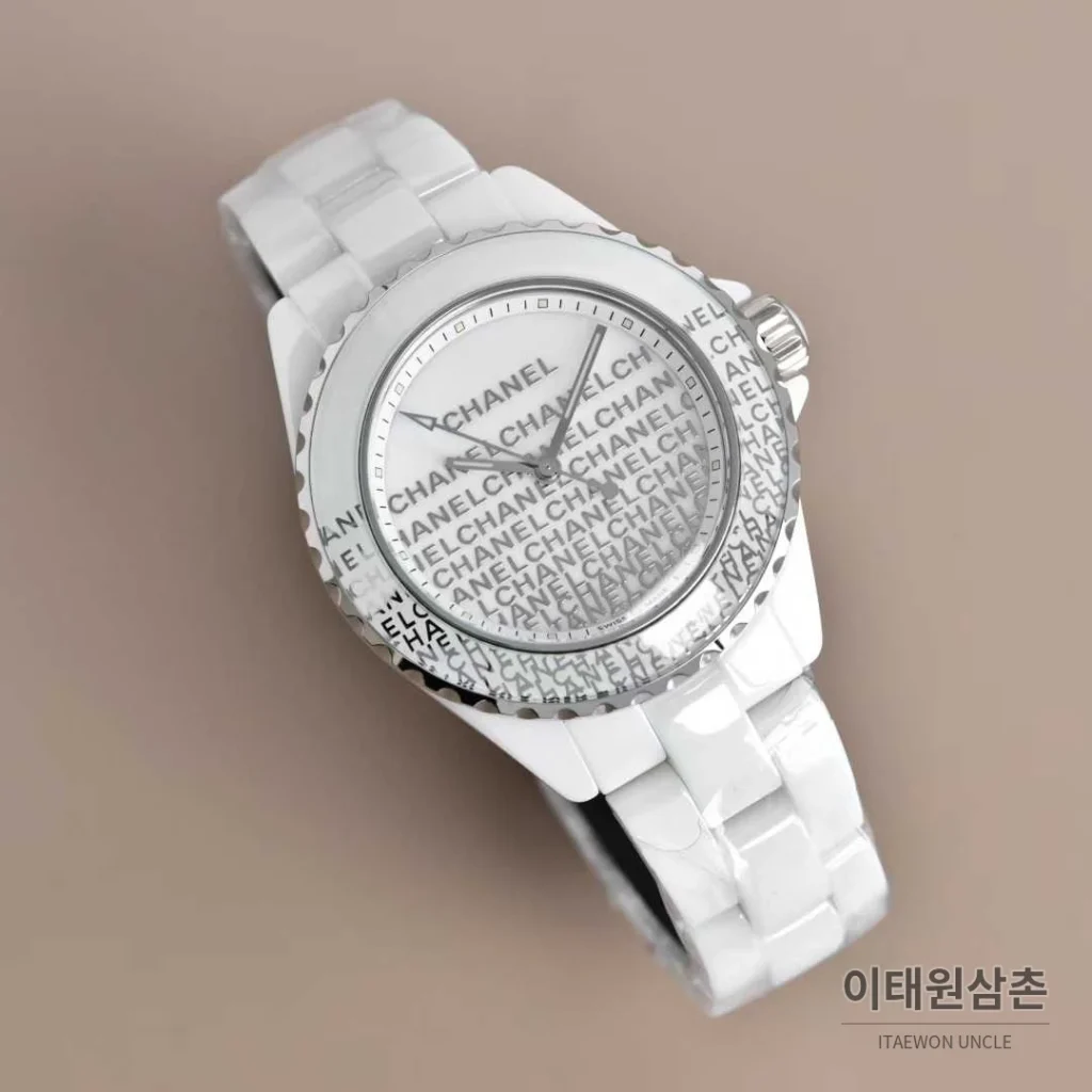 샤넬 J12 세라믹 화이트다이얼 아라비아인덱스 쿼츠 33mm 세라믹 브레이슬릿 화이트 베젤