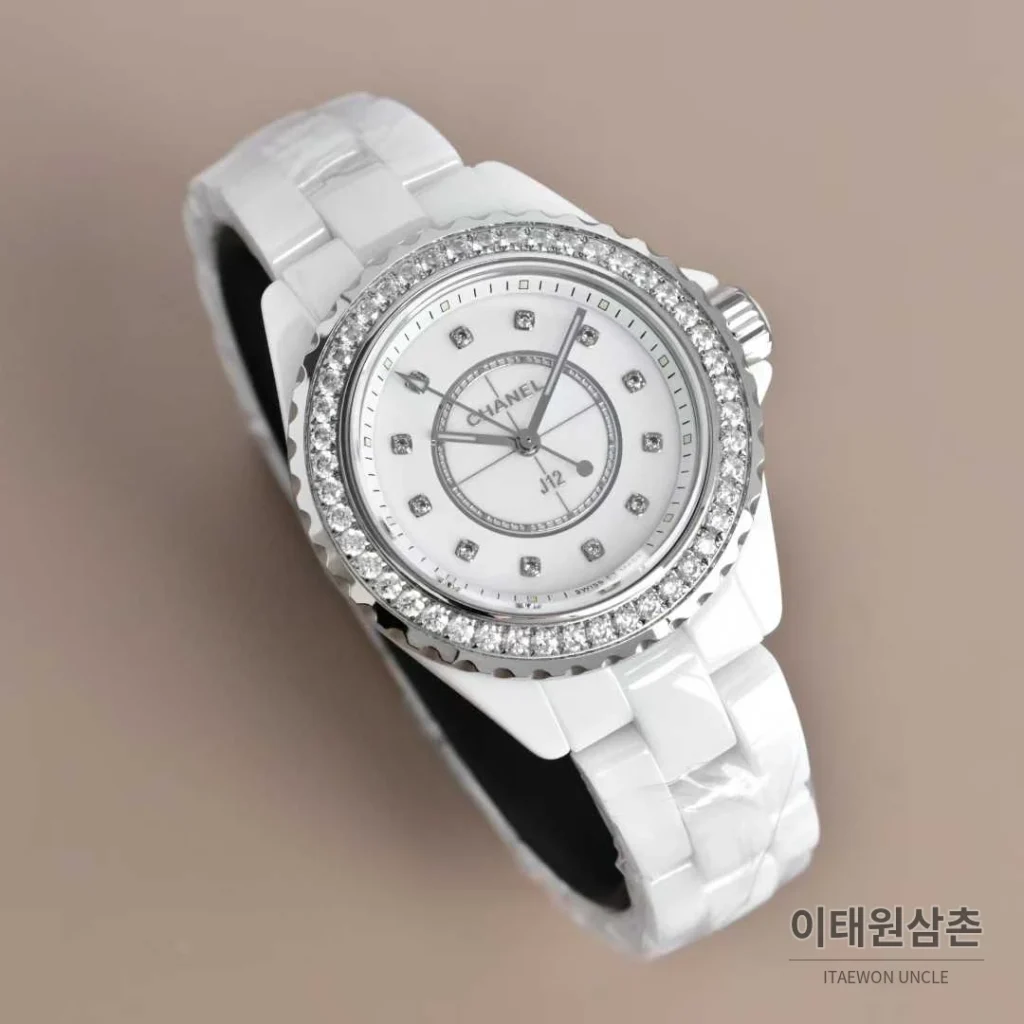 샤넬 J12 세라믹 화이트다이얼 아라비아인덱스 쿼츠 33mm 세라믹 브레이슬릿 실버 베젤