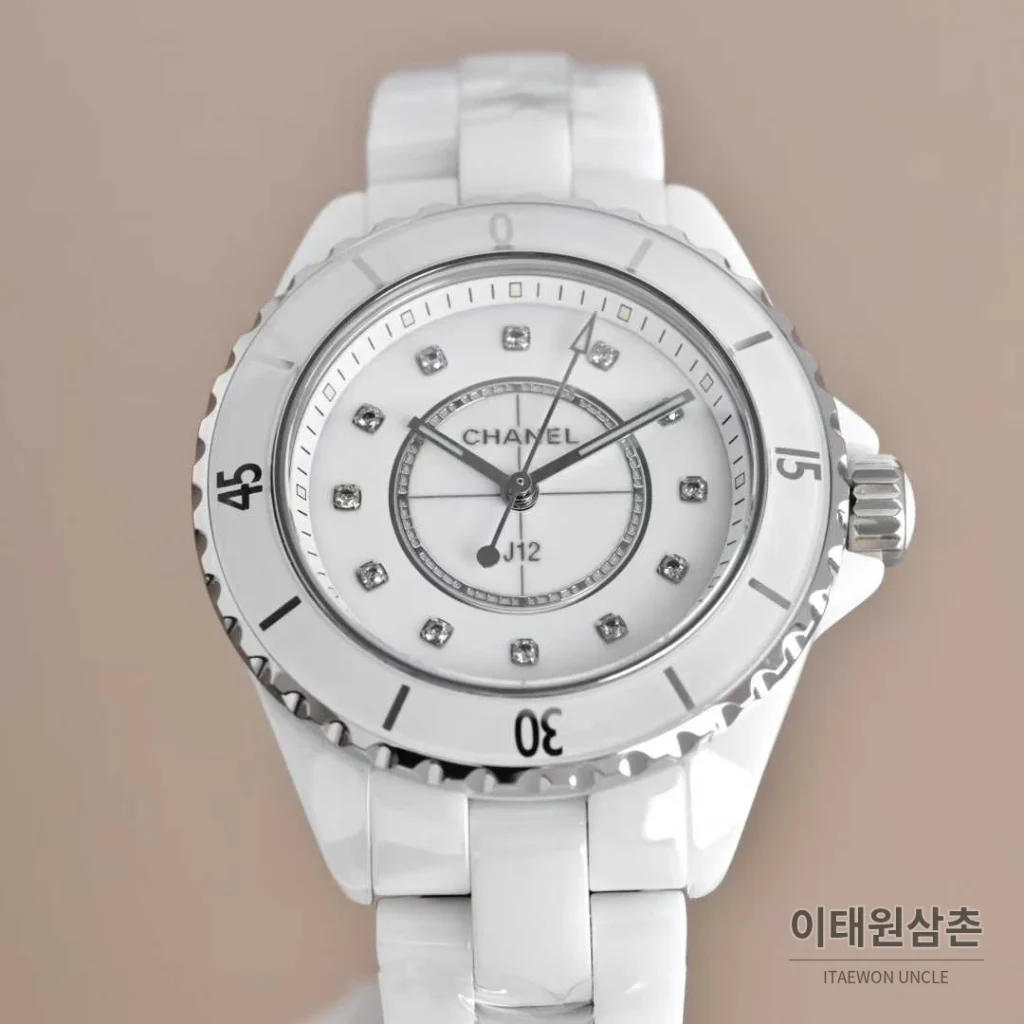 샤넬 J12 세라믹 화이트다이얼 아라비아인덱스 쿼츠 33mm 세라믹 브레이슬릿 화이트 베젤 (2)