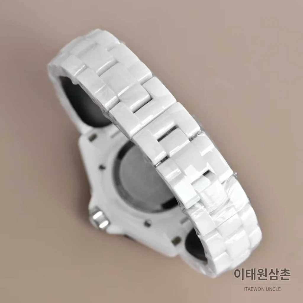 샤넬 J12 세라믹 화이트다이얼 아라비아인덱스 쿼츠 33mm 세라믹 브레이슬릿 실버 베젤