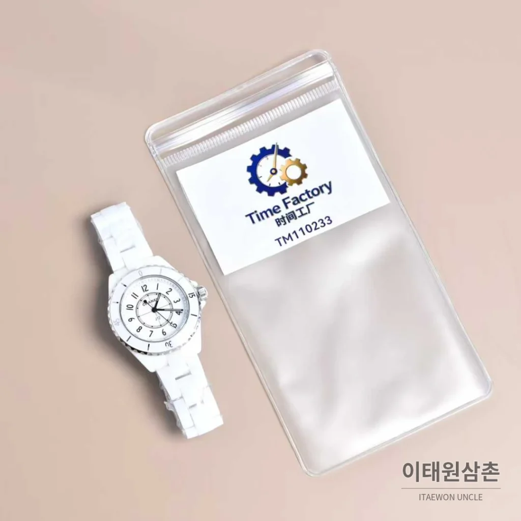 샤넬 J12 세라믹 화이트다이얼 아라비아인덱스 쿼츠 33mm 세라믹 브레이슬릿 실버 베젤