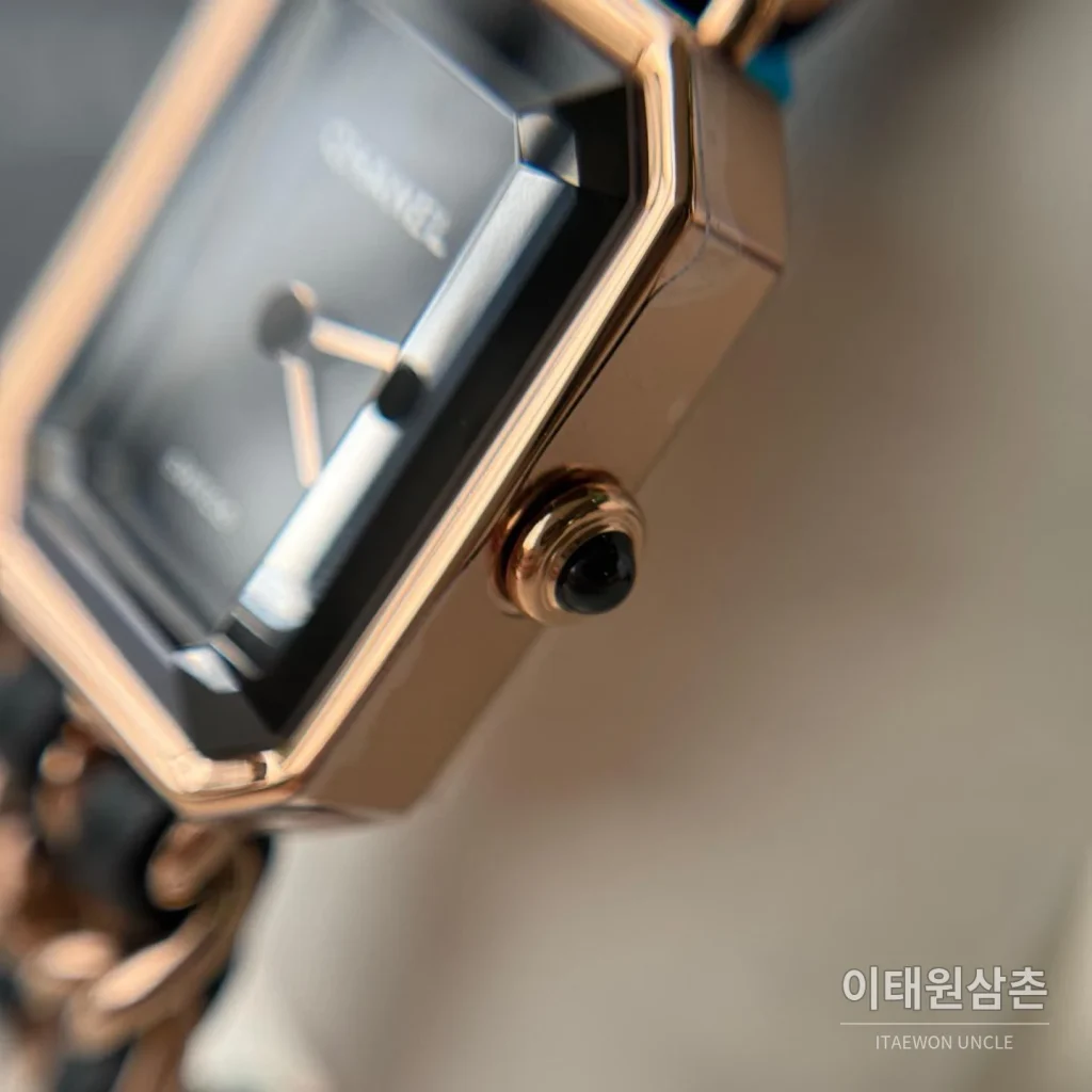 샤넬 프리미에르 스틸 레더 브레이슬릿 쿼츠 여성시계 20mm 블랙 다이얼 로즈골드 베젤