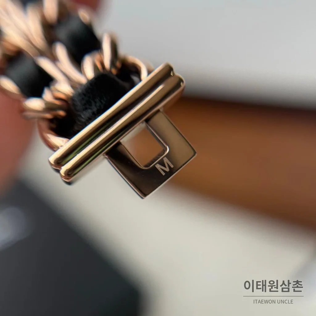 샤넬 프리미에르 스틸 레더 브레이슬릿 쿼츠 여성시계 20mm 블랙 다이얼 로즈골드 베젤
