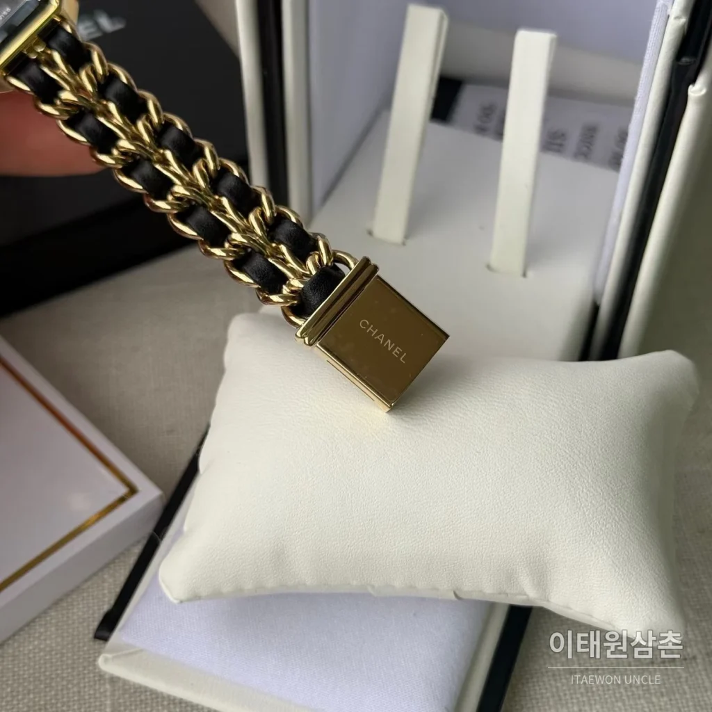 샤넬 프리미에르 스틸 레더 브레이슬릿 쿼츠 여성시계 20mm 블랙 다이얼 골드 베젤