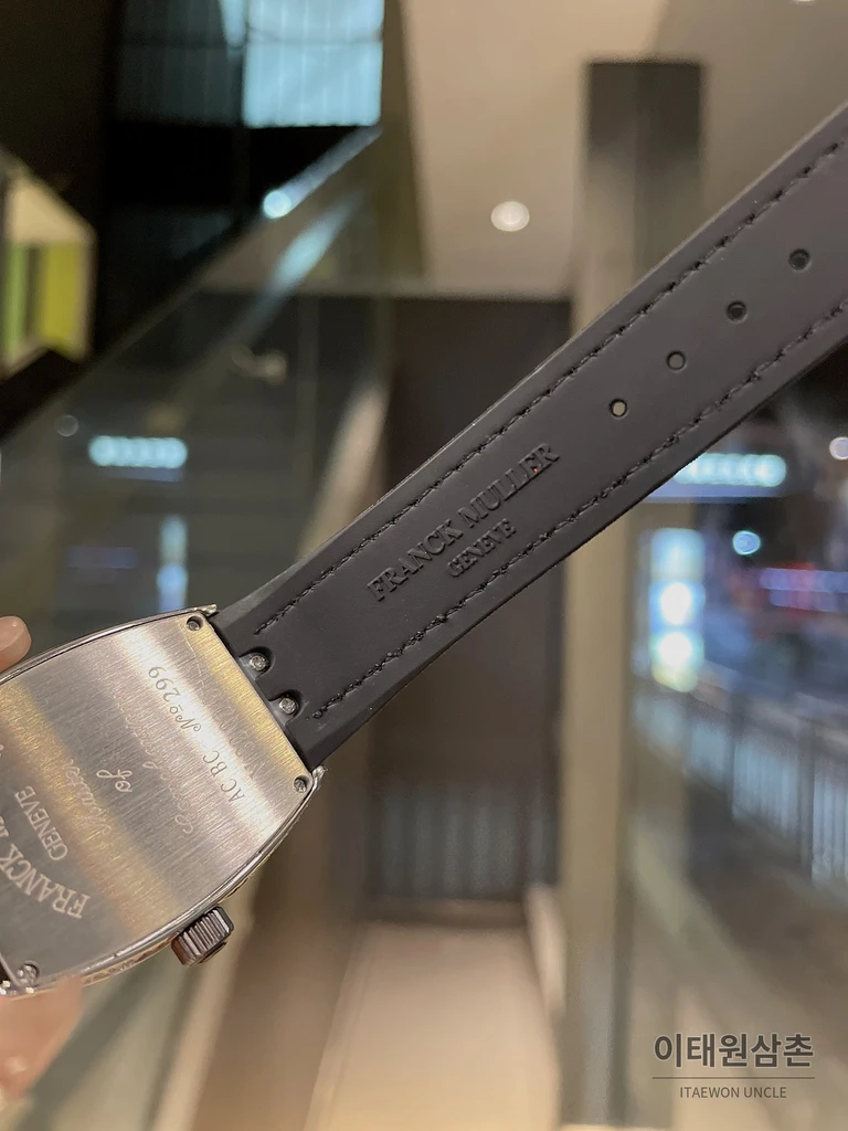 프랭크뮬러 뱅가드 요팅 다이아몬드세팅 러버레더 여성시계 42mm V32 블랙 다이얼