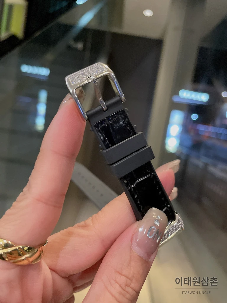 프랭크뮬러 뱅가드 요팅 다이아몬드세팅 러버레더 여성시계 42mm V32 블랙 다이얼