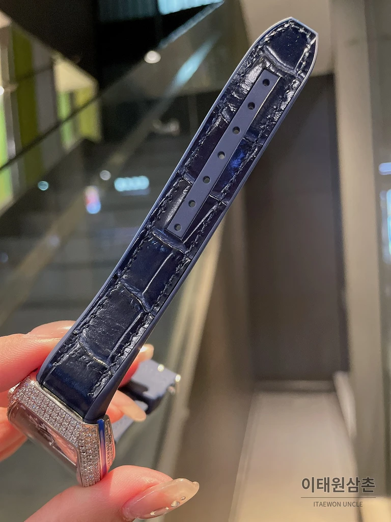 프랭크뮬러 뱅가드 요팅 다이아몬드세팅 러버레더 여성시계 42mm V32 네이비 다이얼
