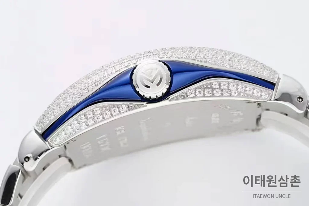 프랭크뮬러 뱅가드 요팅 스틸 블루다이얼 오토매틱 54mm 스틸 브레이슬릿 실버 베젤