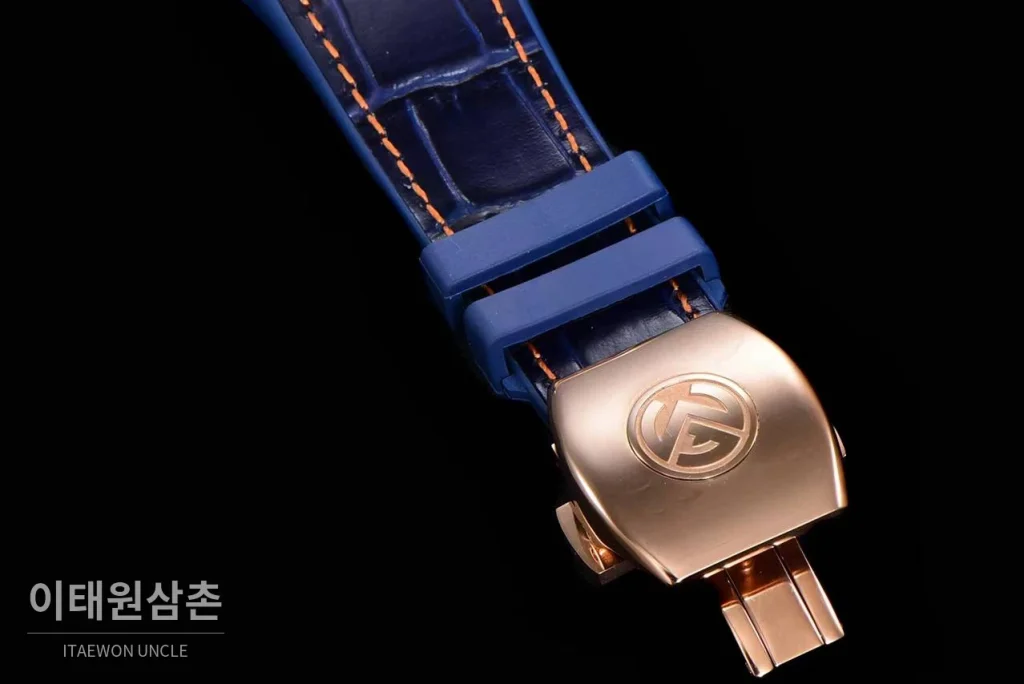 프랭크뮬러 뱅가드 요팅 V45 블루 다이얼 크로노그래프 오토매틱 54mm 네이비 러버 스트랩 로즈골드 베젤