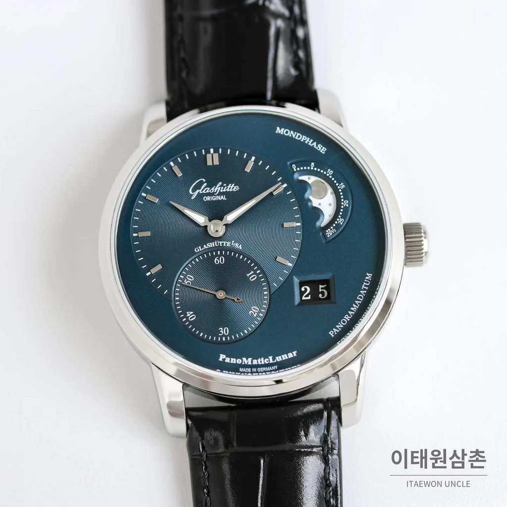글라슈테오리지널 오프센터 문페이즈 빅데이트 오토매틱 워치 40mm 네이비 다이얼 블랙 가죽 스트랩