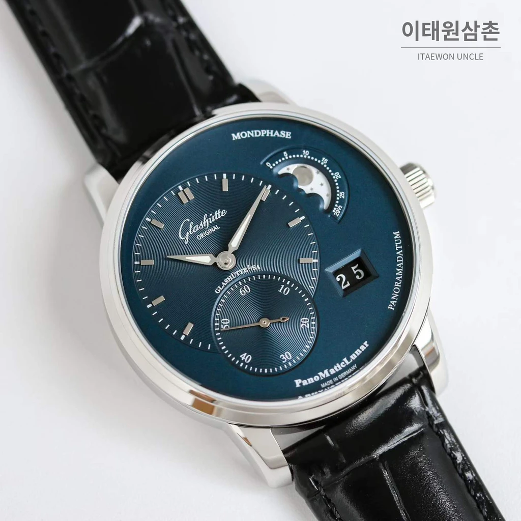 글라슈테오리지널 오프센터 문페이즈 빅데이트 오토매틱 워치 40mm 네이비 다이얼 블랙 가죽 스트랩