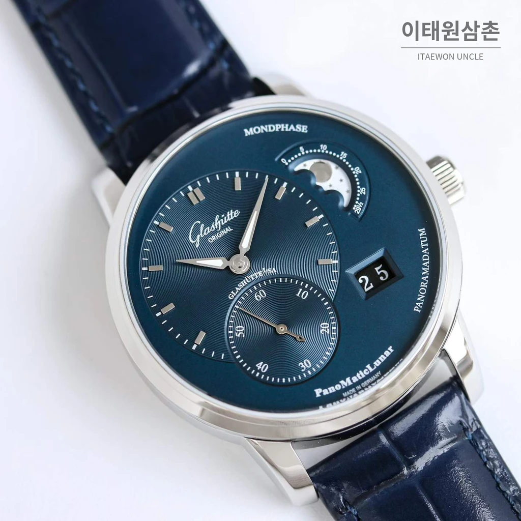 글라슈테오리지널 오프센터 문페이즈 빅데이트 오토매틱 워치 40mm 네이비 다이얼 블랙 가죽 스트랩