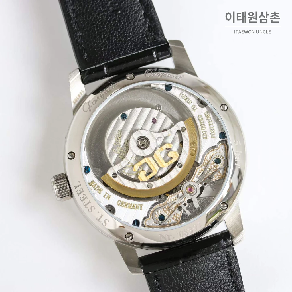 글라슈테오리지널 오프센터 문페이즈 빅데이트 오토매틱 워치 40mm 네이비 다이얼 블랙 가죽 스트랩