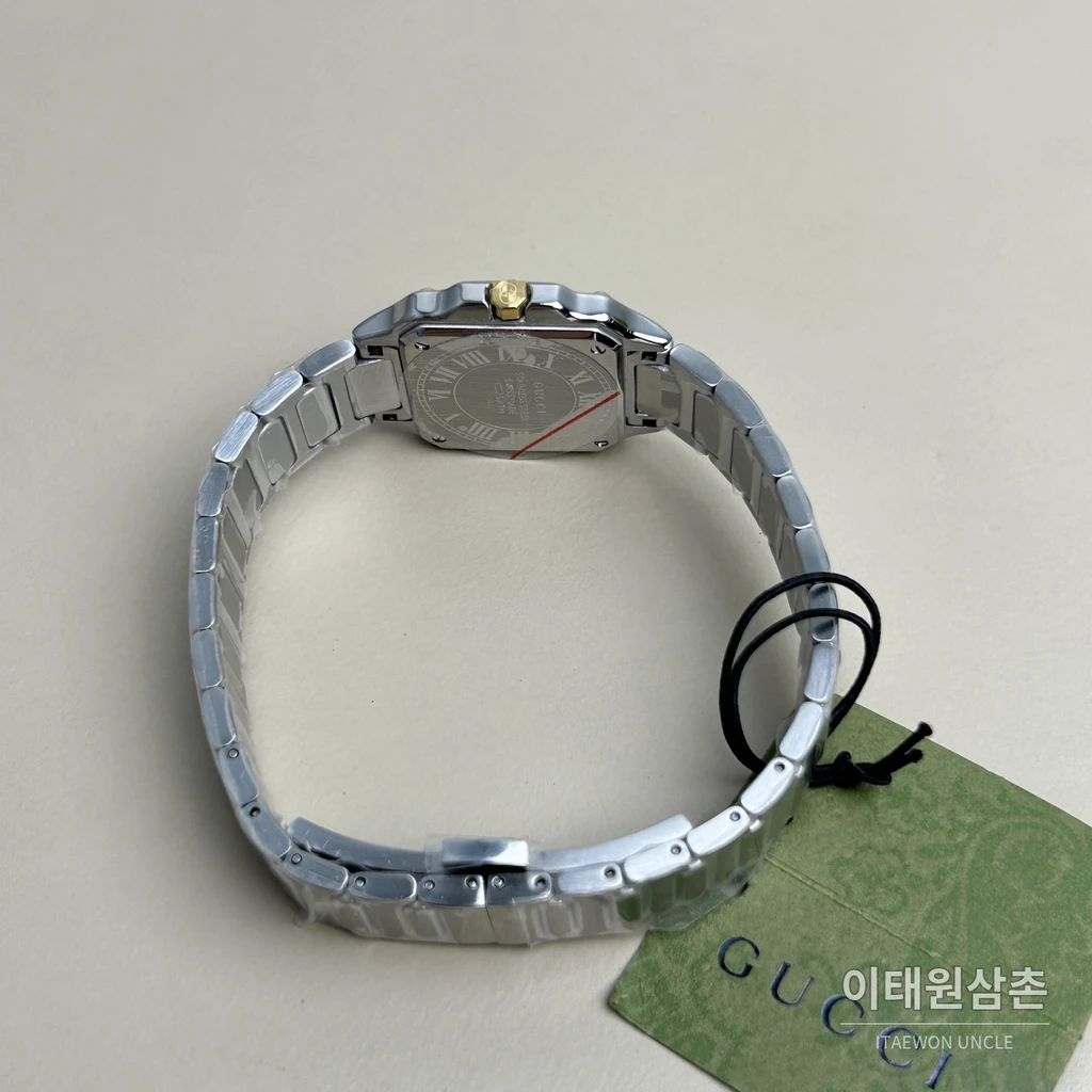 구찌 G-플랫 스틸 골드 베젤 화이트 다이얼 여성 시계 24mm