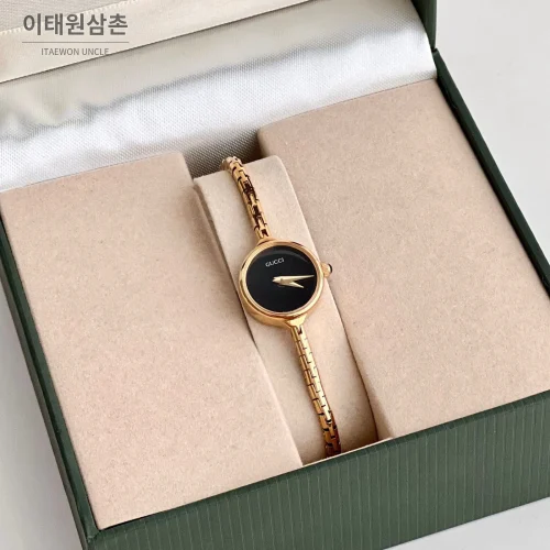 구찌 쿼츠 23mm 블랙 다이얼
