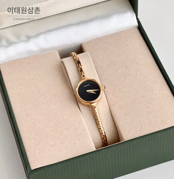구찌 쿼츠 23mm 블랙 다이얼