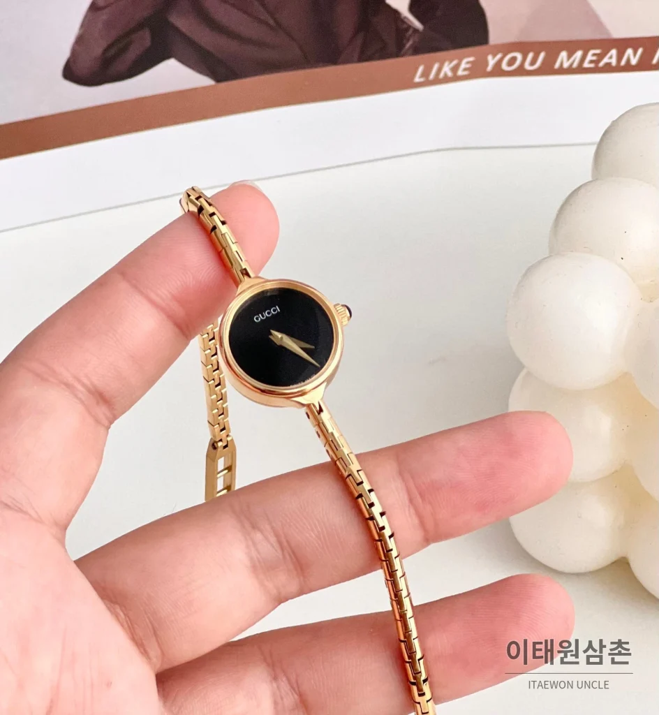 구찌 쿼츠 23mm 블랙 다이얼