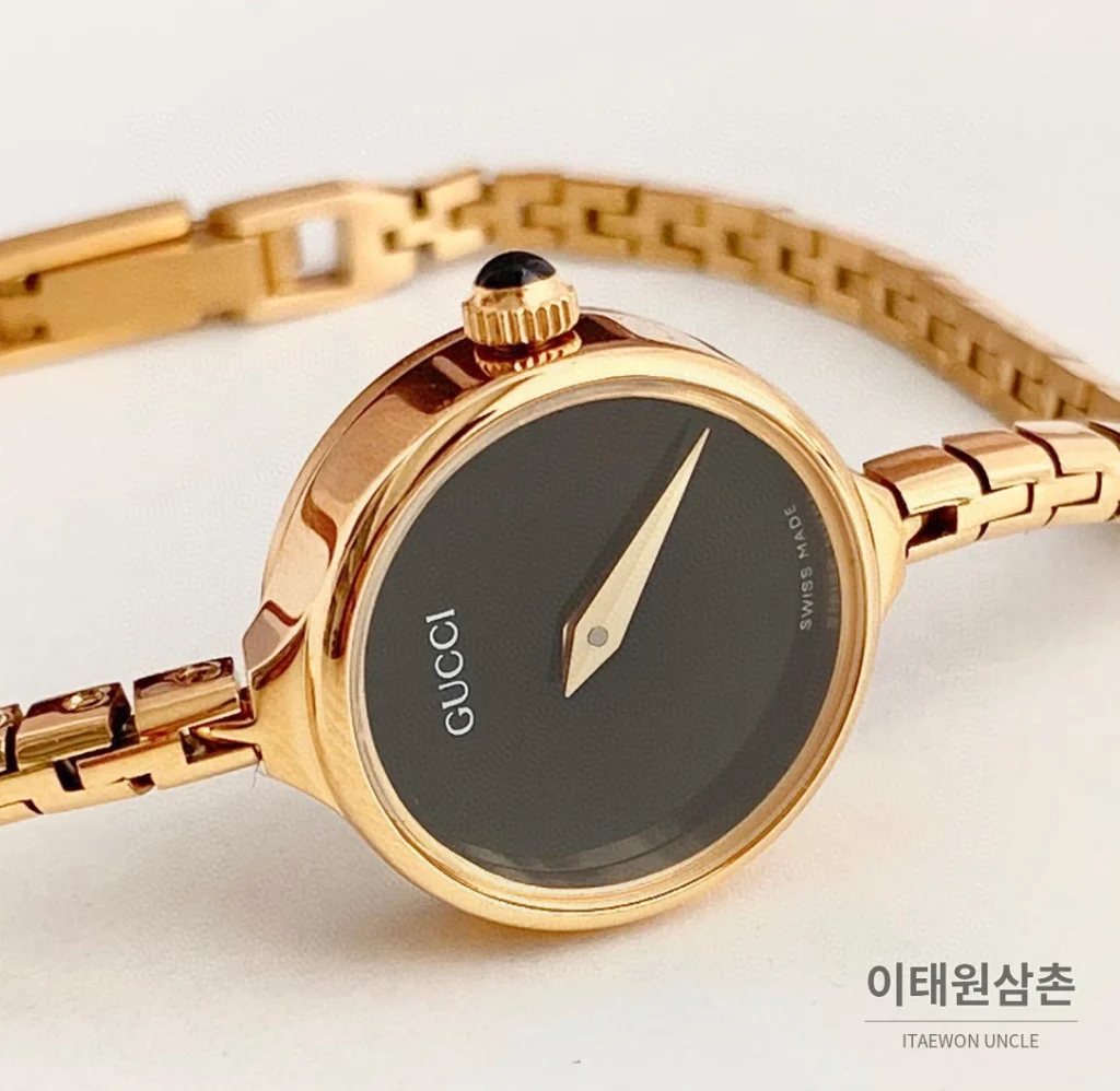 구찌 쿼츠 23mm 블랙 다이얼