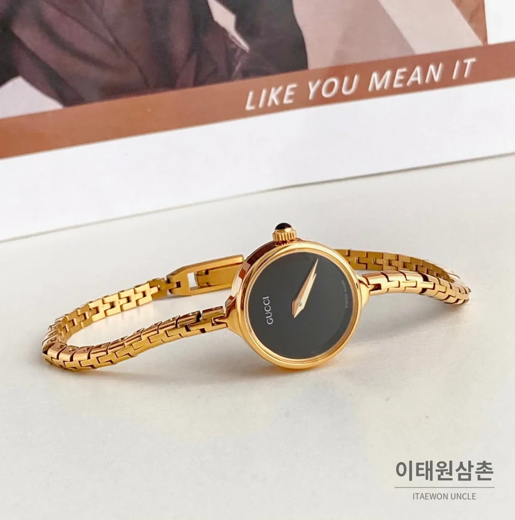 구찌 쿼츠 23mm 블랙 다이얼