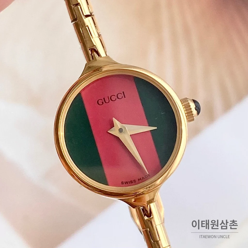구찌 쿼츠 23mm 멀티컬러 다이얼