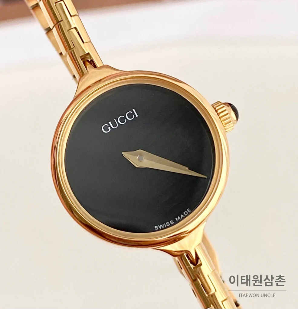 구찌 쿼츠 23mm 블랙 다이얼