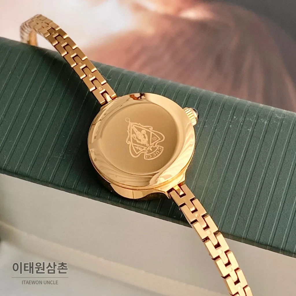 구찌 쿼츠 23mm 멀티컬러 다이얼