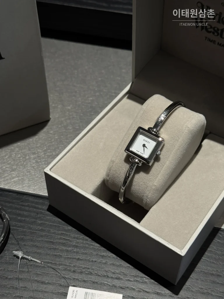 구찌 스퀘어 스틸 자개 다이얼 브레이슬릿 쿼츠 20mm