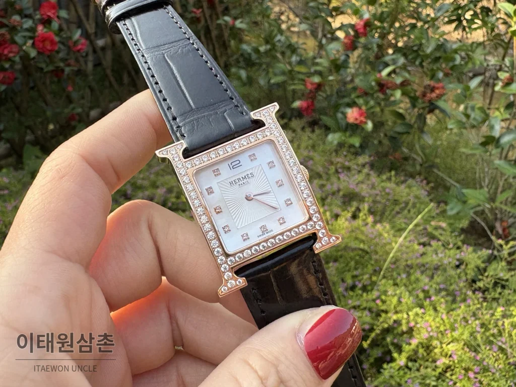 에르메스 H 시리즈 쿼츠 자개 다이얼 블랙 가죽 스트랩 로즈골드 베젤
