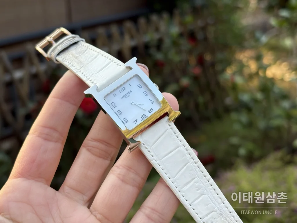 에르메스 H 시리즈 쿼츠 화이트 다이얼 화이트 가죽 스트랩 실버 베젤