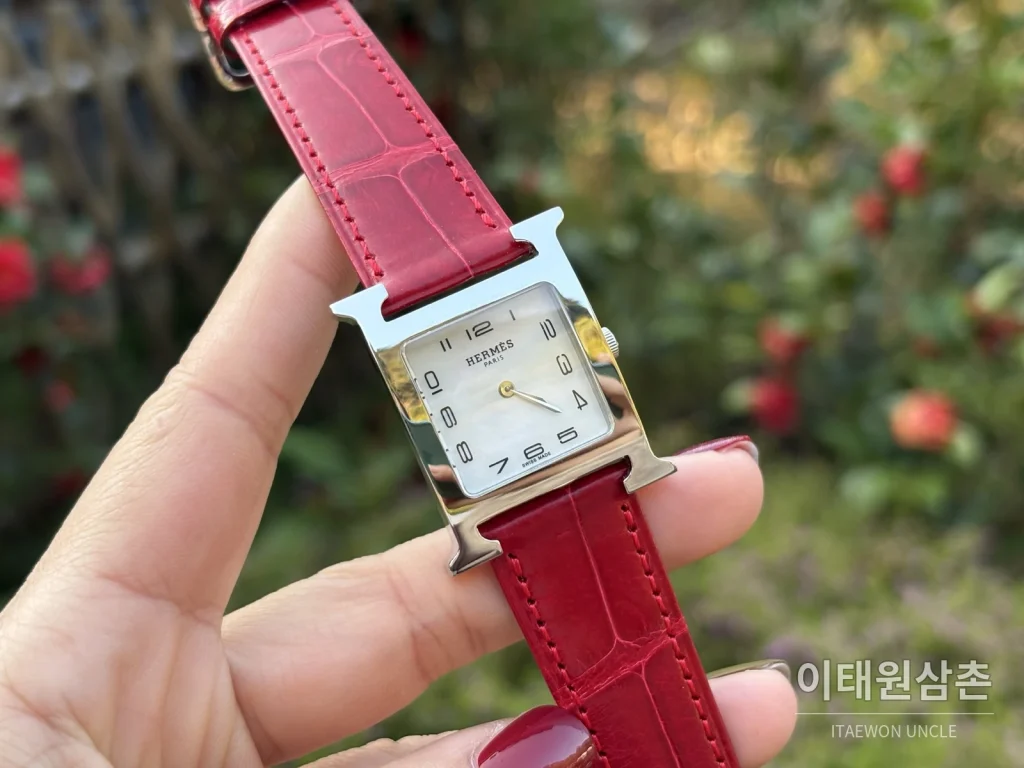 에르메스 H 시리즈 쿼츠 자개 다이얼 레드 가죽 스트랩