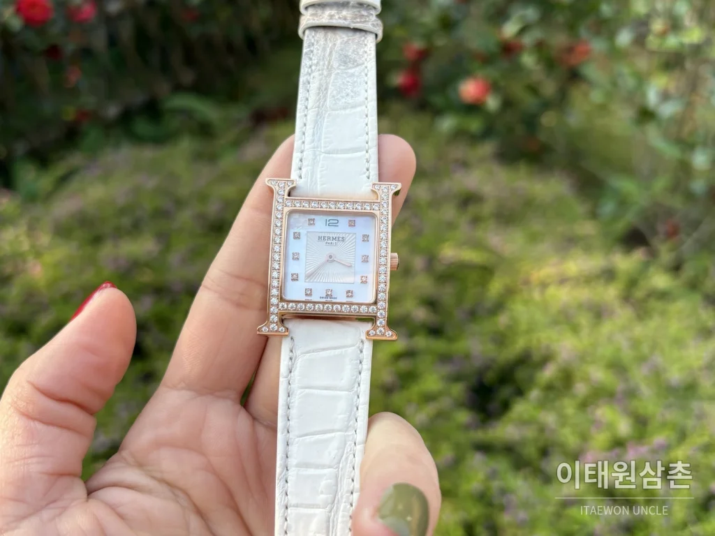 에르메스 H 시리즈 쿼츠 자개 다이얼 화이트 가죽 스트랩 로즈골드 베젤