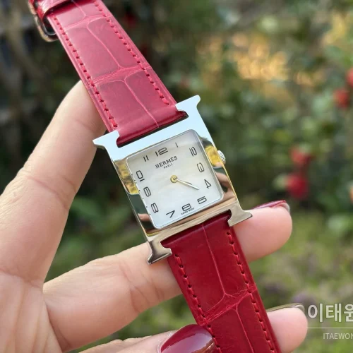 에르메스 H 시리즈 쿼츠 자개 다이얼 레드 가죽 스트랩 에르메스 H 시리즈 쿼츠 자개 다이얼 레드 가죽 스트랩