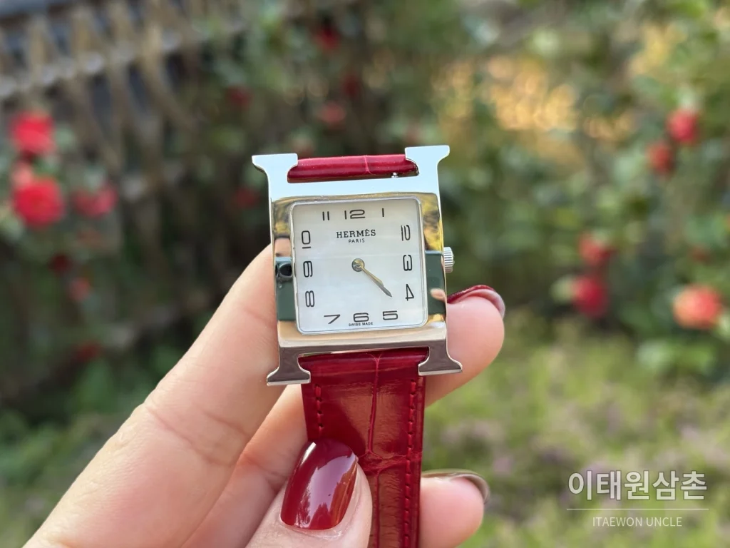 에르메스 H 시리즈 쿼츠 자개 다이얼 레드 가죽 스트랩