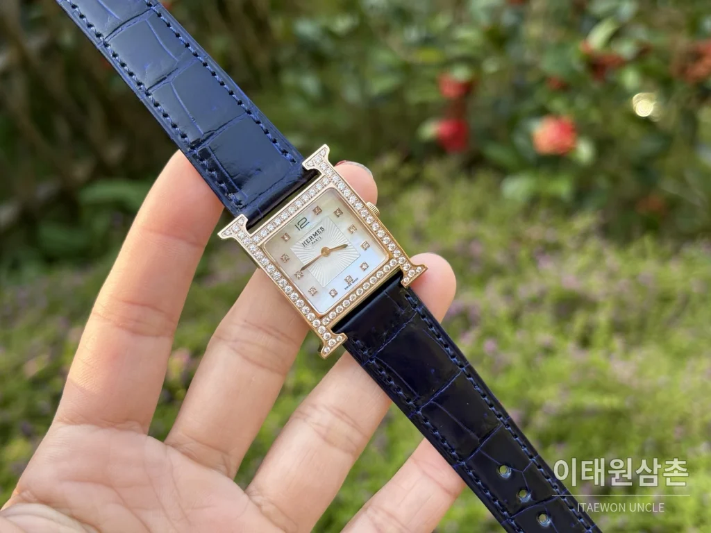 에르메스 H 시리즈 쿼츠 자개 다이얼 네이비 가죽 스트랩 로즈골드 베젤