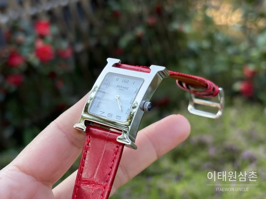 에르메스 H 시리즈 쿼츠 자개 다이얼 레드 가죽 스트랩