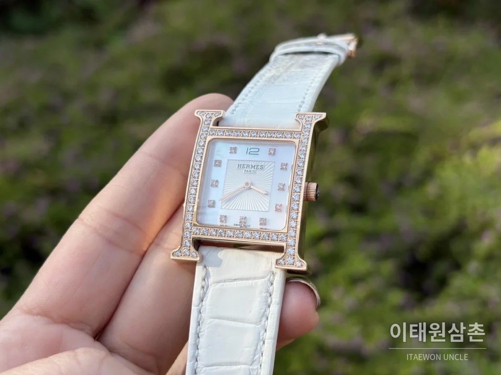 에르메스 H 시리즈 쿼츠 자개 다이얼 화이트 가죽 스트랩 로즈골드 베젤